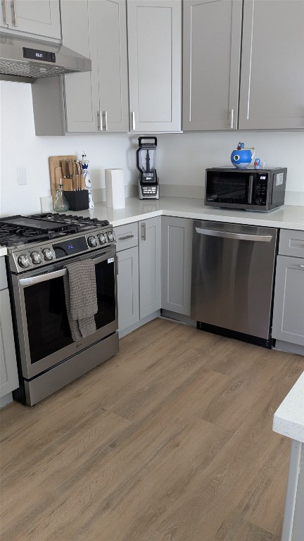 731 Post Street Houston, TX 77022 - Photo 19 of 25 a kitchen with a stove top oven and cabinets
