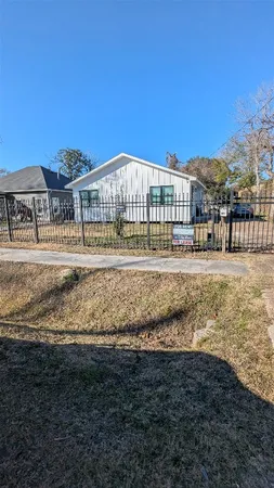 $2,200 | 731 Post Street, Houston, TX 77022