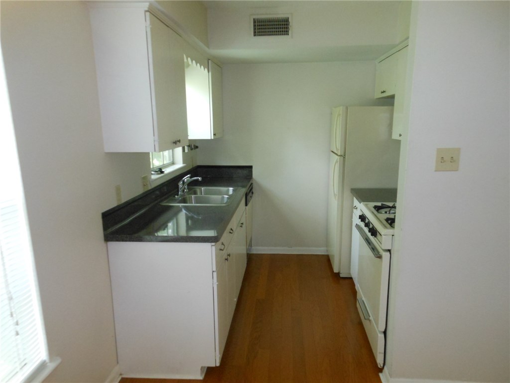 2516 Enfield Road, Unit 202 Austin, TX 78703 - Photo 6 of 9