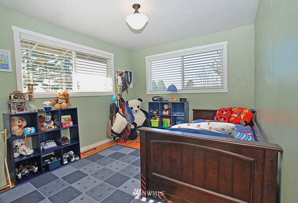 10414 Northeast 197th Street Bothell, WA 98011 - Photo 12 of 21 Gallery Image 12