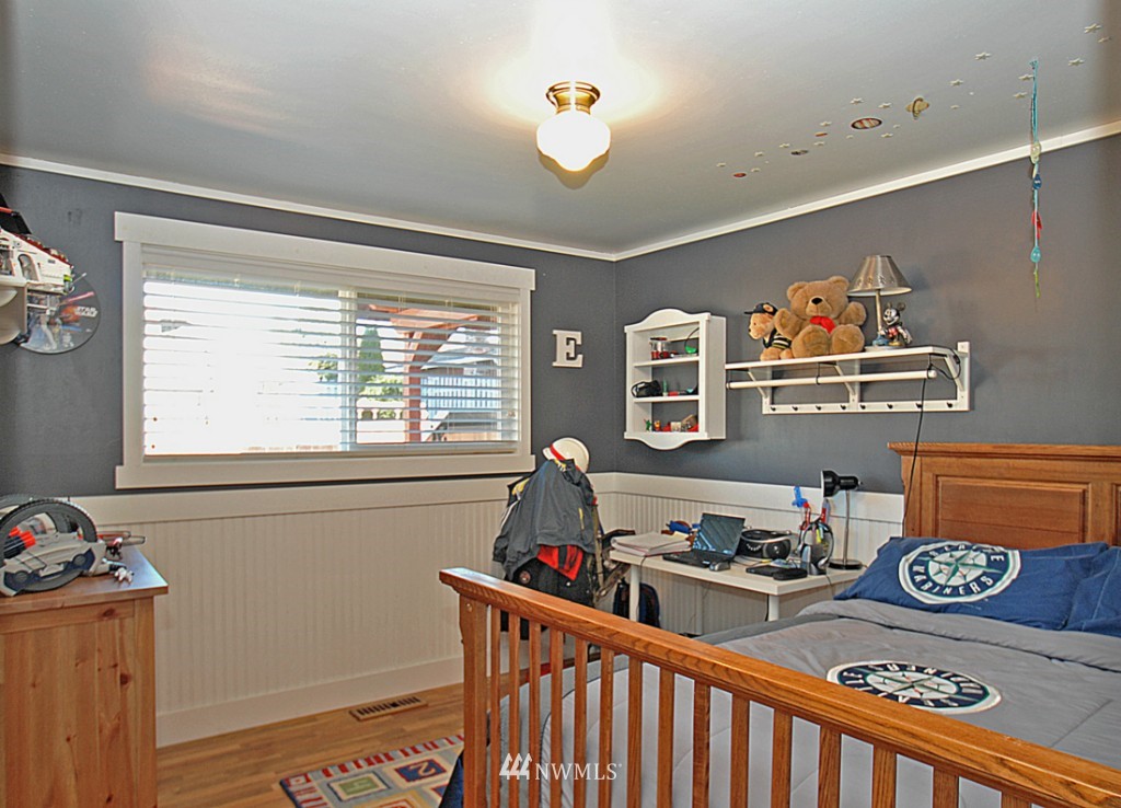 10414 Northeast 197th Street Bothell, WA 98011 - Photo 13 of 21 Gallery Image 13