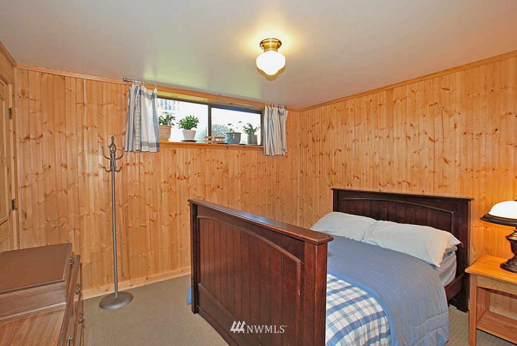 10414 Northeast 197th Street Bothell, WA 98011 - Photo 14 of 21 Gallery Image 14