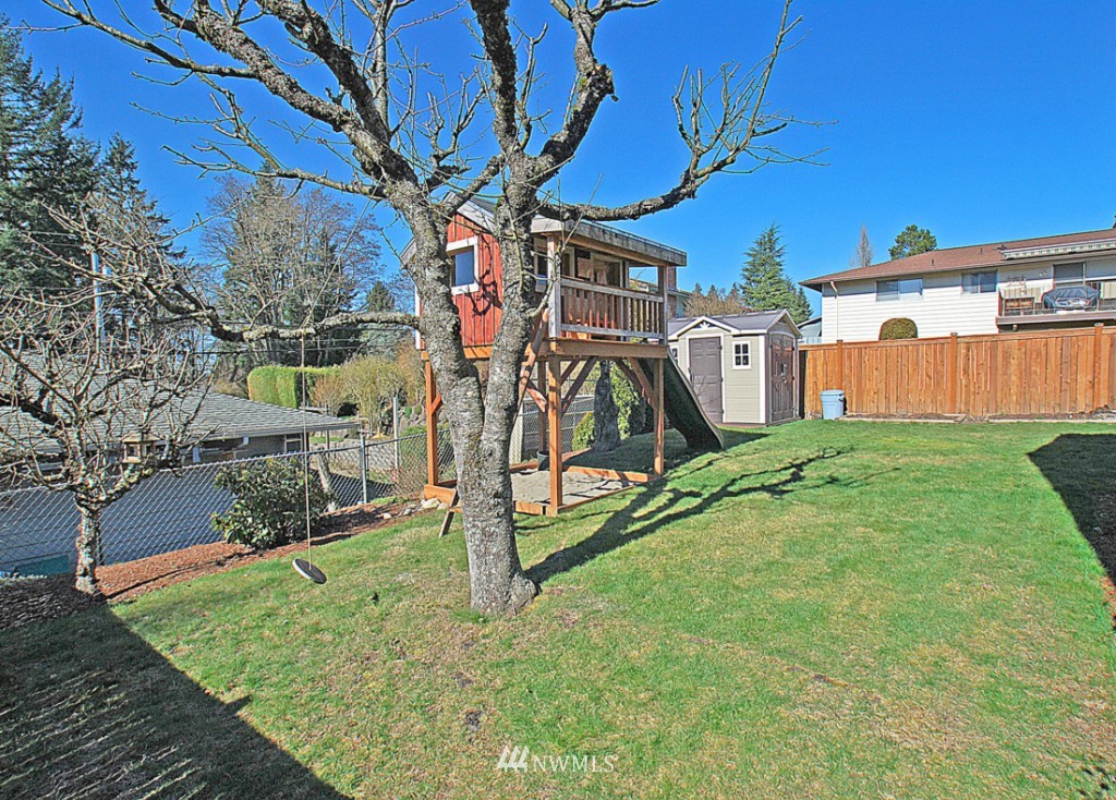 10414 Northeast 197th Street Bothell, WA 98011 - Photo 20 of 21 Gallery Image 20