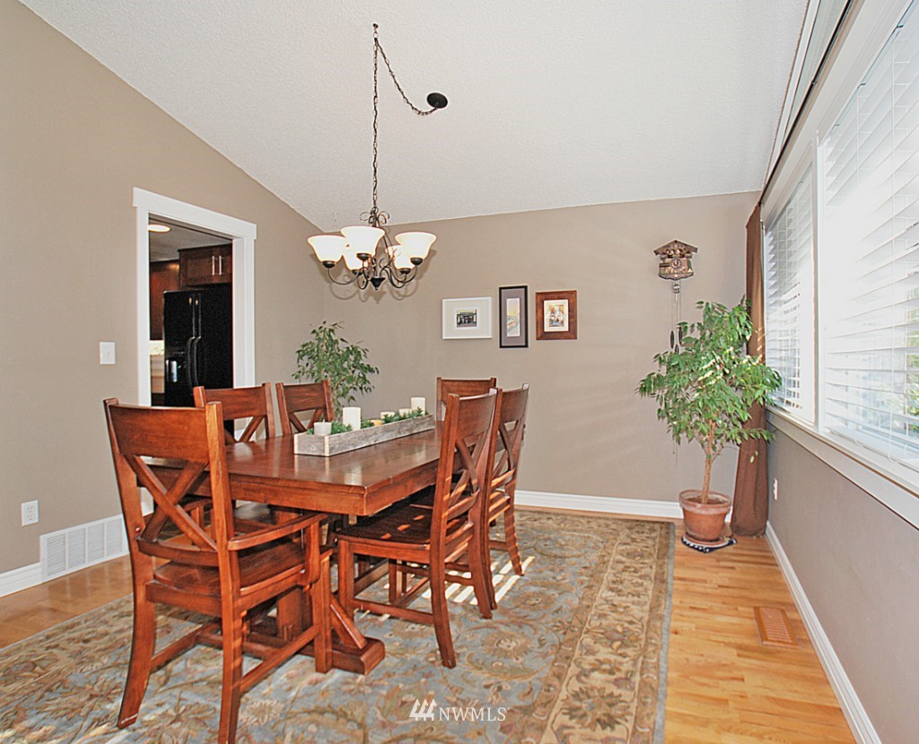 10414 Northeast 197th Street Bothell, WA 98011 - Photo 4 of 21 Gallery Image 4