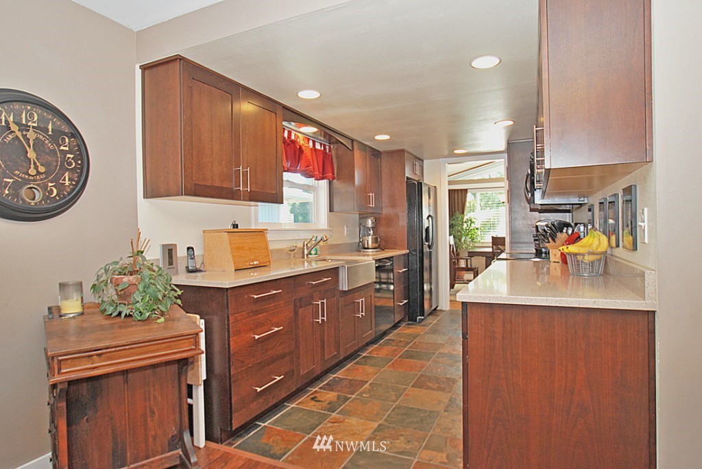 10414 Northeast 197th Street Bothell, WA 98011 - Photo 5 of 21 Gallery Image 5