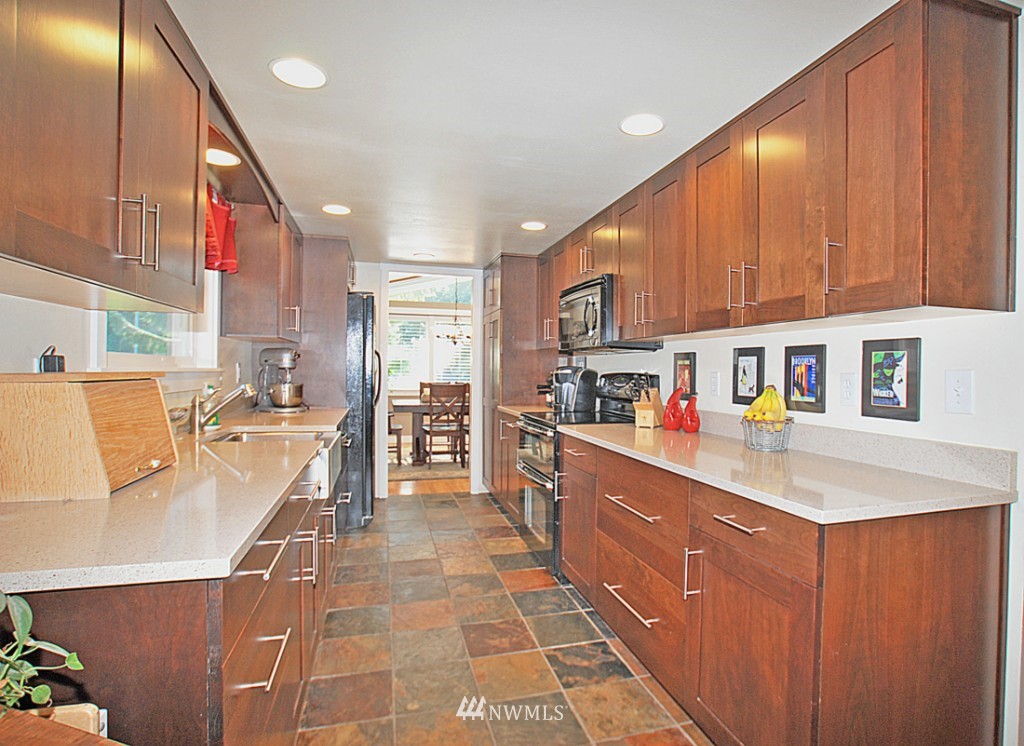 10414 Northeast 197th Street Bothell, WA 98011 - Photo 6 of 21 Gallery Image 6