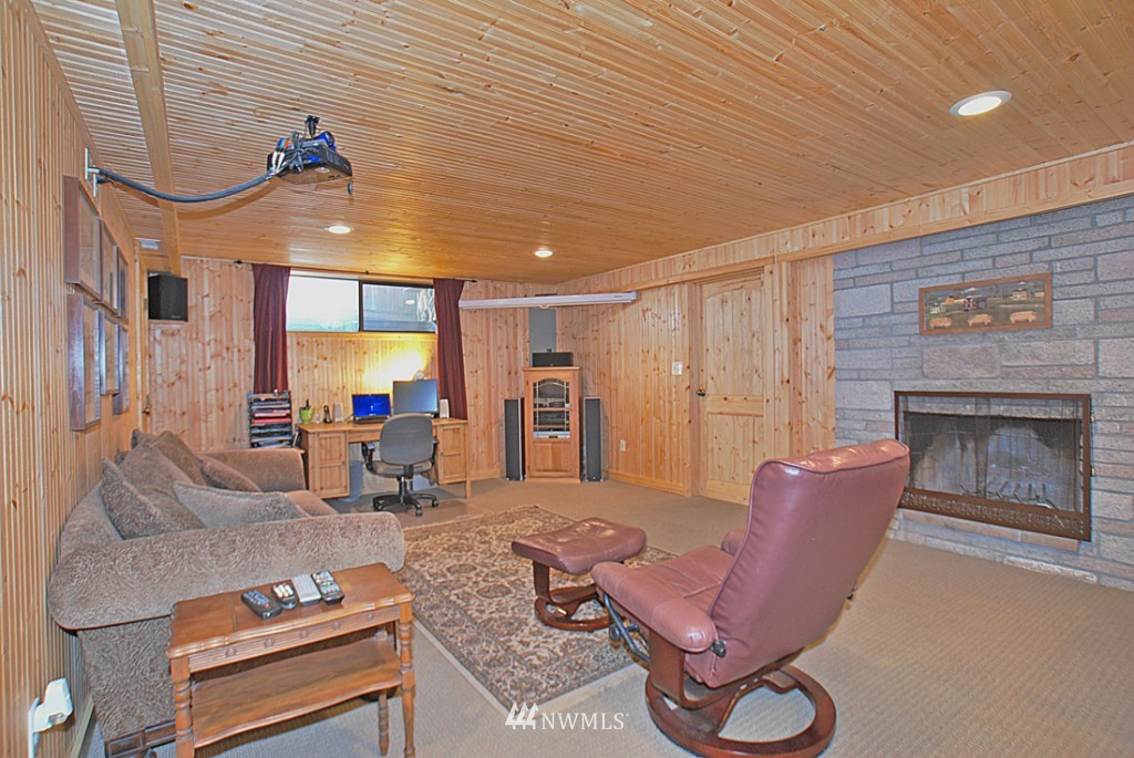 10414 Northeast 197th Street Bothell, WA 98011 - Photo 10 of 21 Gallery Image 10