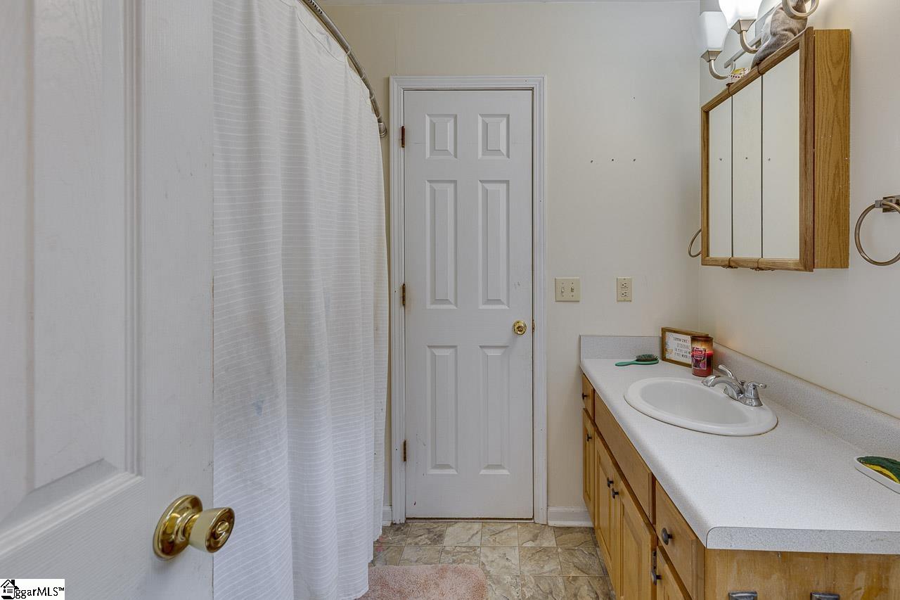 431 Tanner Road Taylors, SC 29687 - Photo 12 of 36 Gallery Image 12