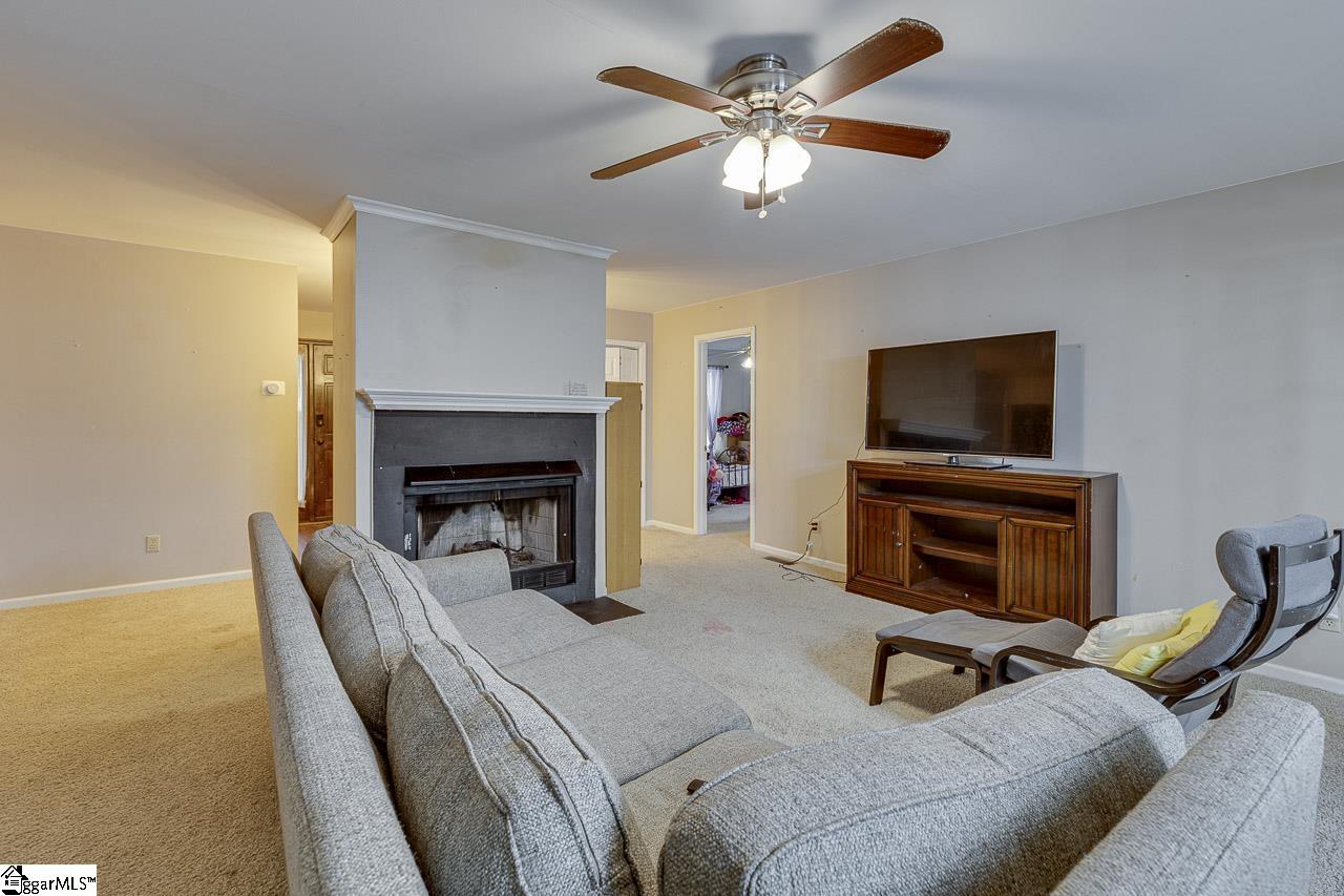 431 Tanner Road Taylors, SC 29687 - Photo 9 of 36 Gallery Image 9