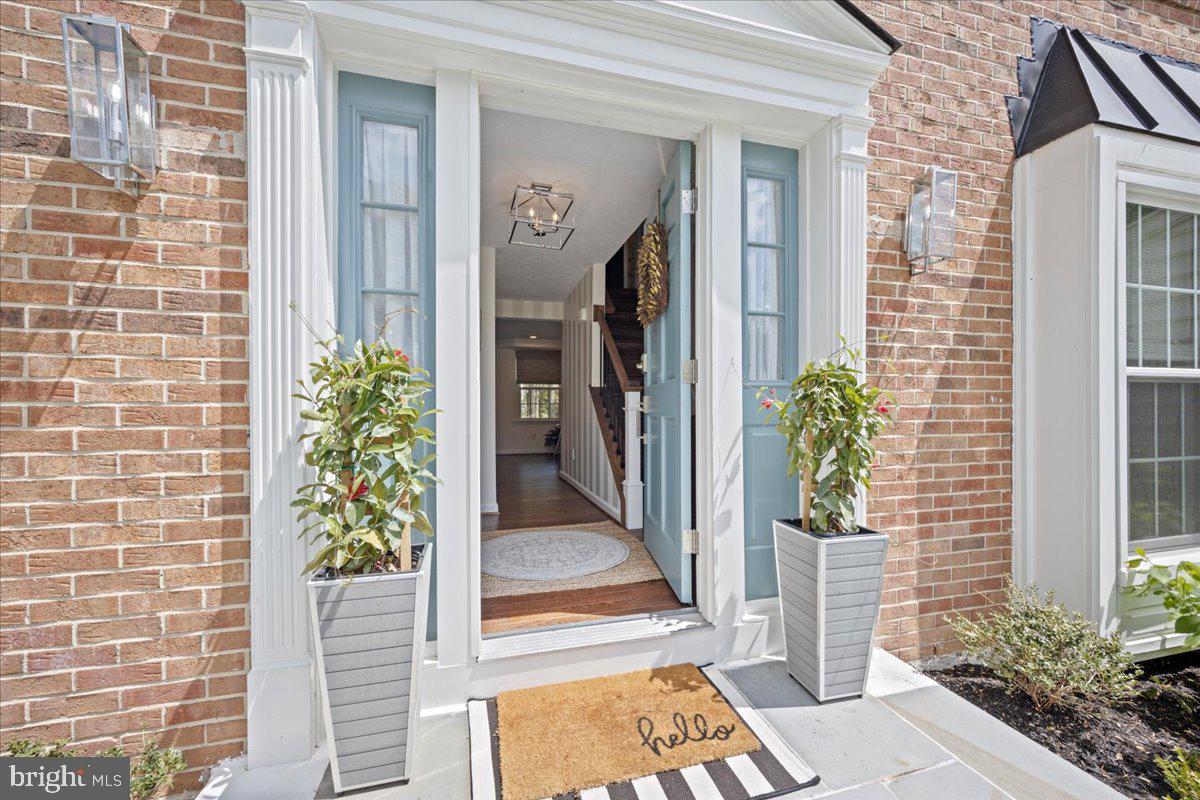 6219 Garretson Street Burke, VA 22015 - Photo 4 of 43