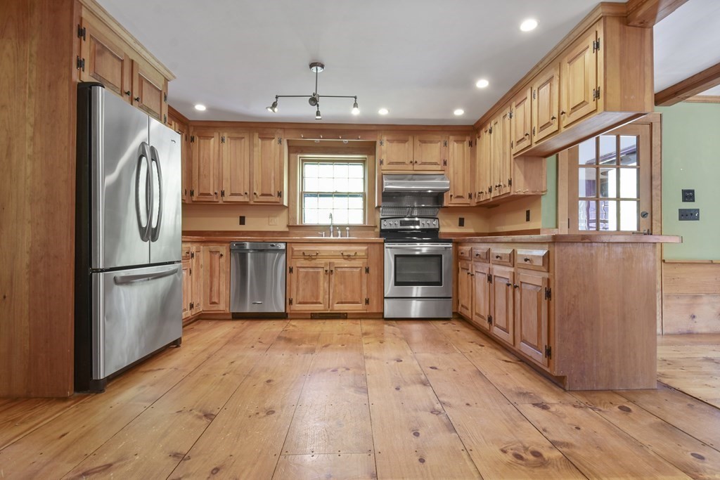 145 Wilder Road Bolton, MA 01740 - Photo 5 of 32