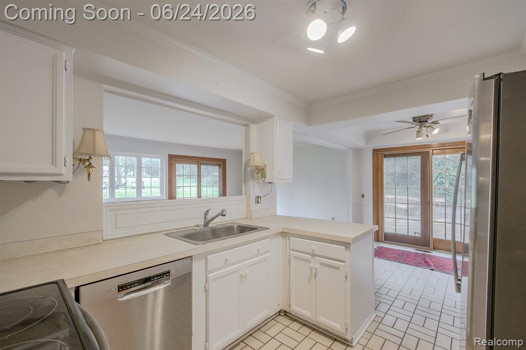 710 Basswood Drive Rochester Hills, MI 48309 - Photo 11 of 42