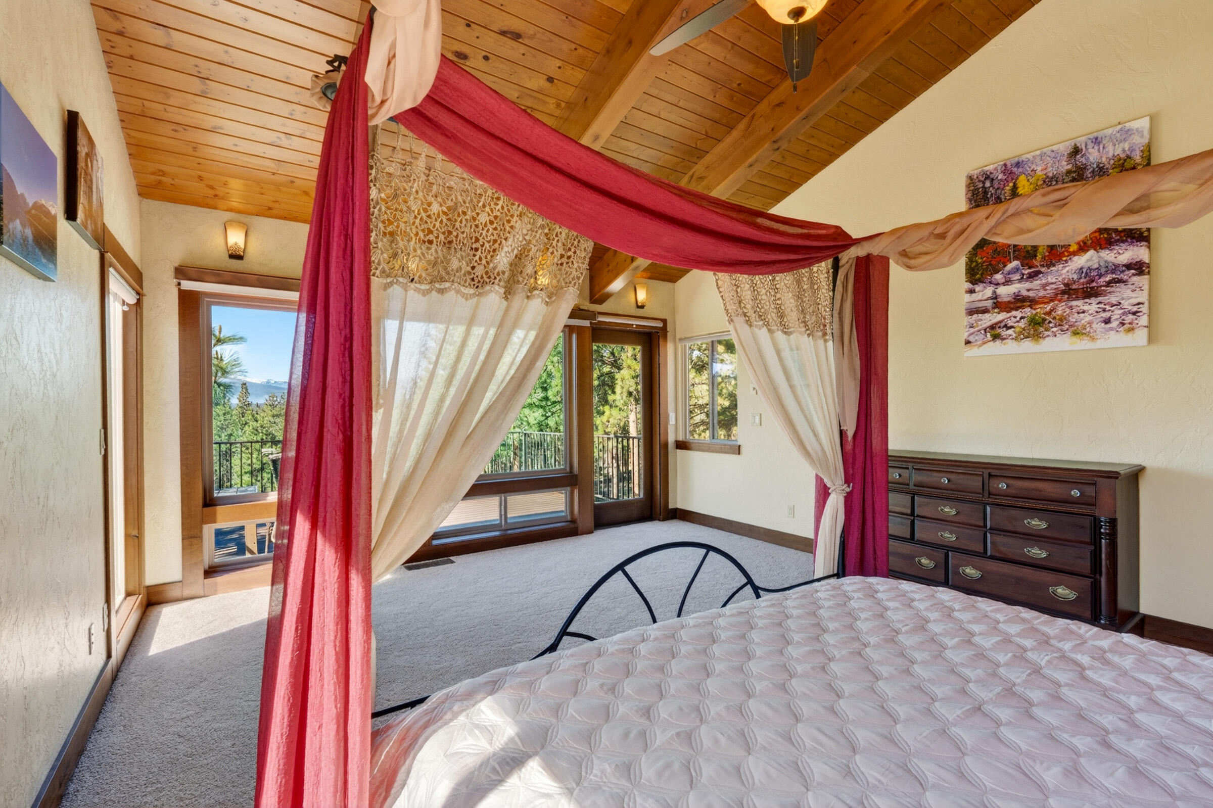 69470 Deer Ridge Road Sisters, OR 97759 - Photo 32 of 96 a view of a bedroom with furniture and windows