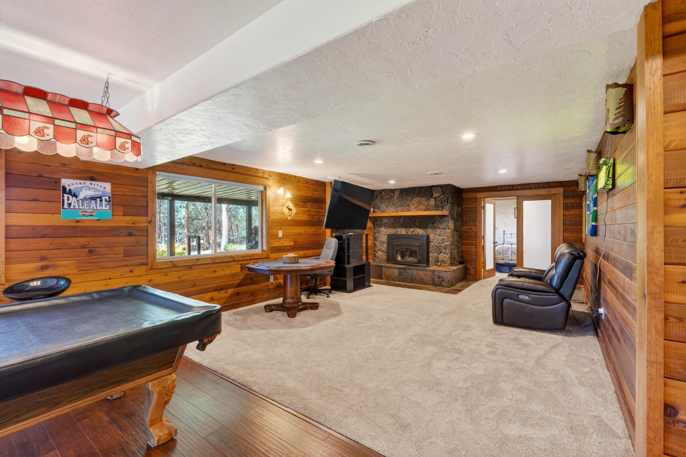69470 Deer Ridge Road Sisters, OR 97759 - Photo 41 of 96 a view of a livingroom with furniture and windows