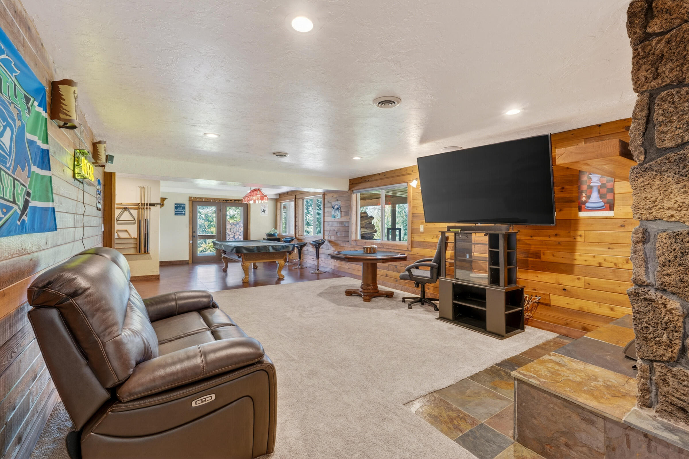 69470 Deer Ridge Road Sisters, OR 97759 - Photo 43 of 96 a living room with furniture and a flat screen tv
