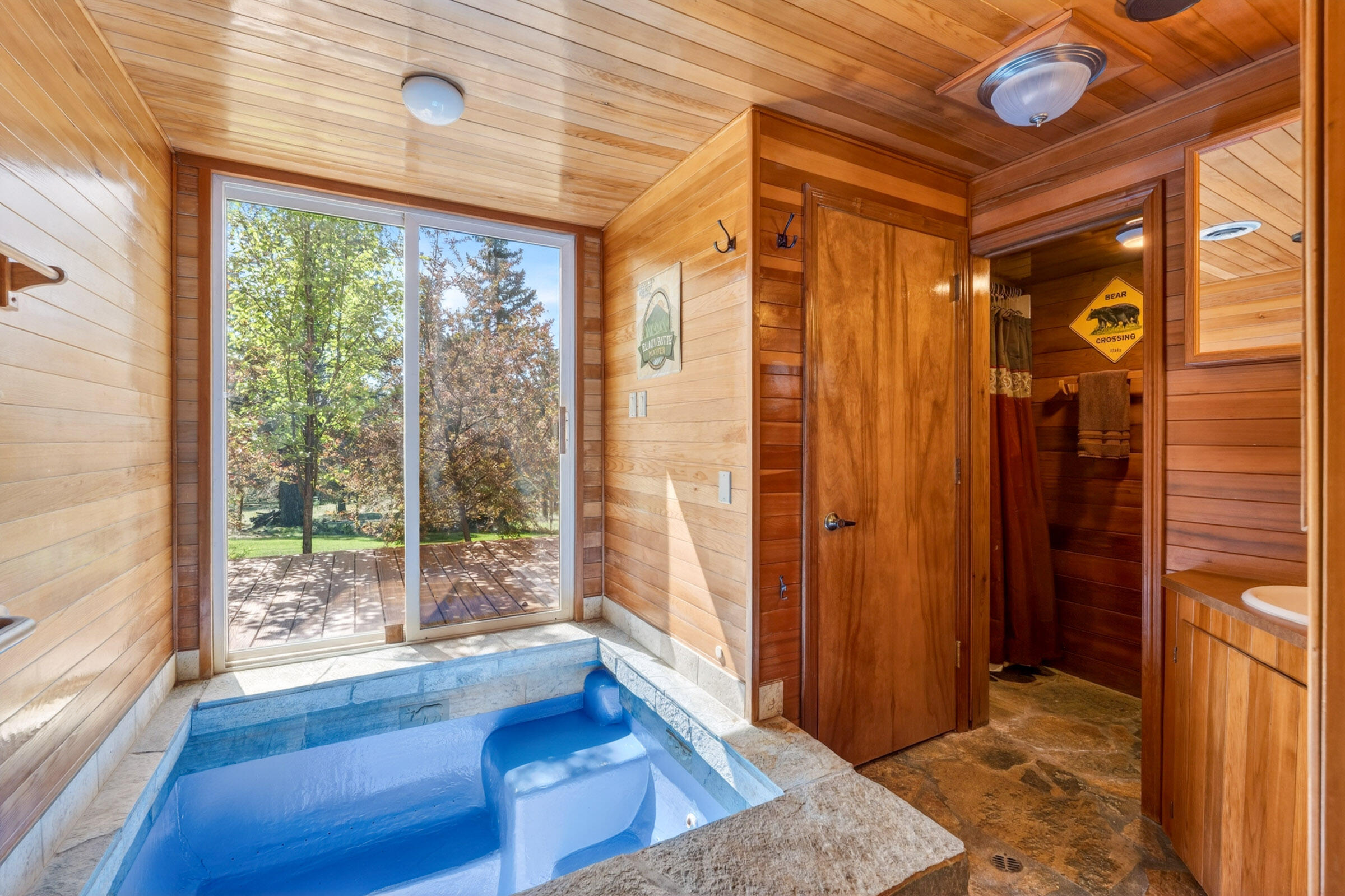 69470 Deer Ridge Road Sisters, OR 97759 - Photo 46 of 96 a view of a hallway with wooden floor and windows
