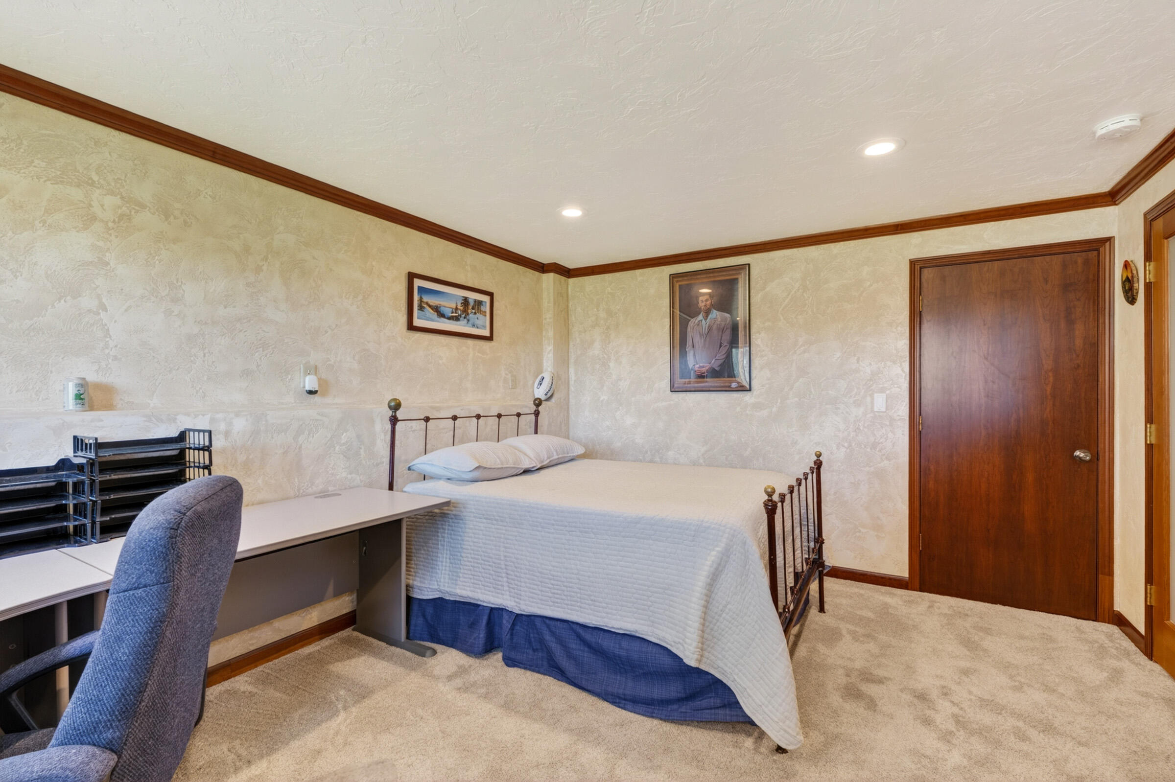 69470 Deer Ridge Road Sisters, OR 97759 - Photo 53 of 96 a bedroom with a bed and a desk