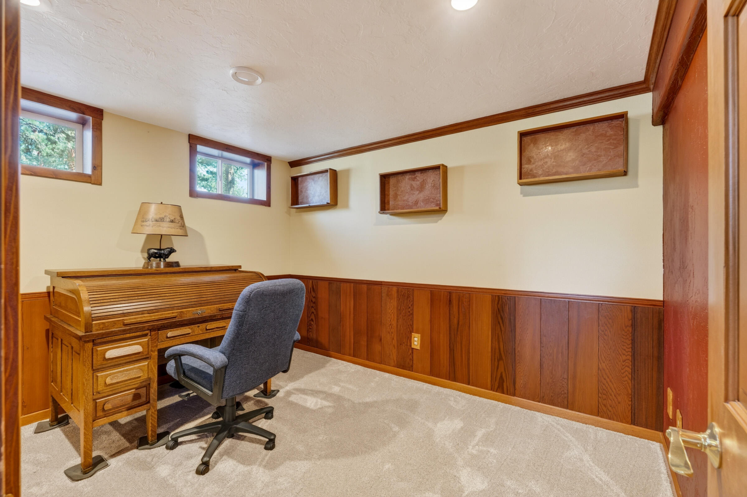 69470 Deer Ridge Road Sisters, OR 97759 - Photo 54 of 96 a view of a workspace with furniture