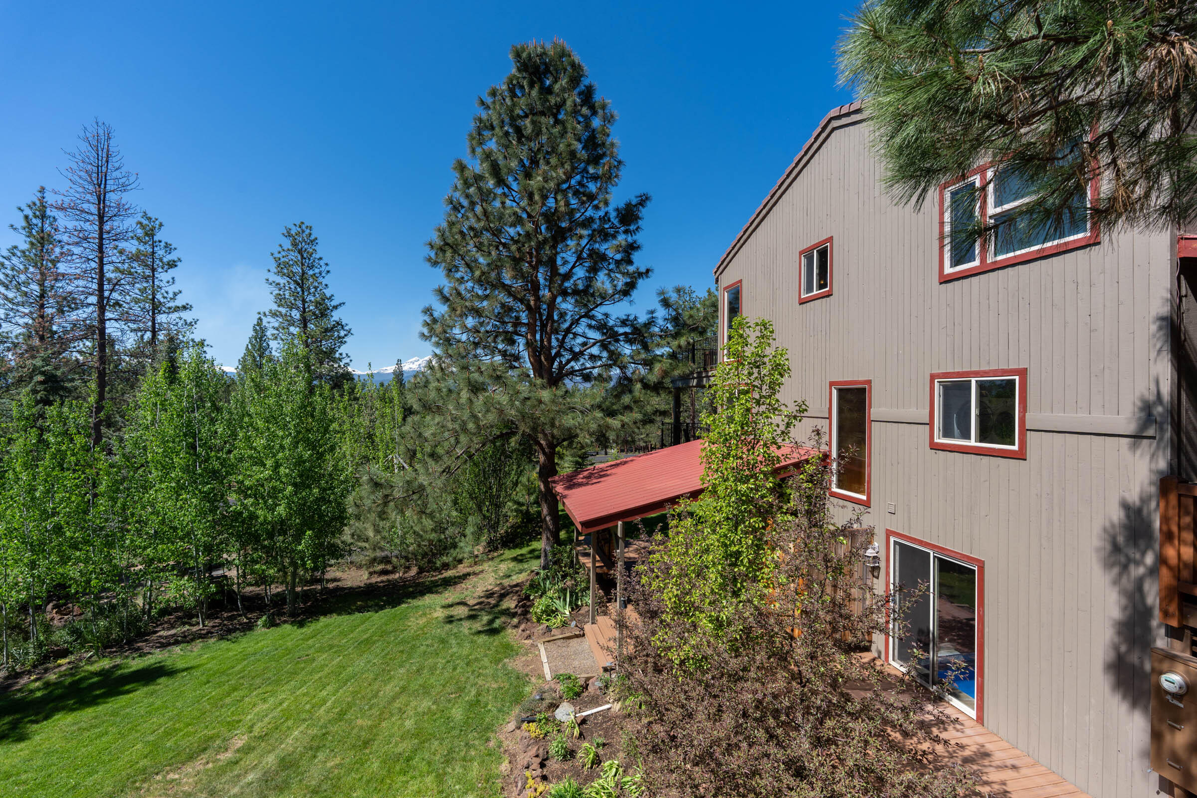 69470 Deer Ridge Road Sisters, OR 97759 - Photo 66 of 96 a view of a house with a yard