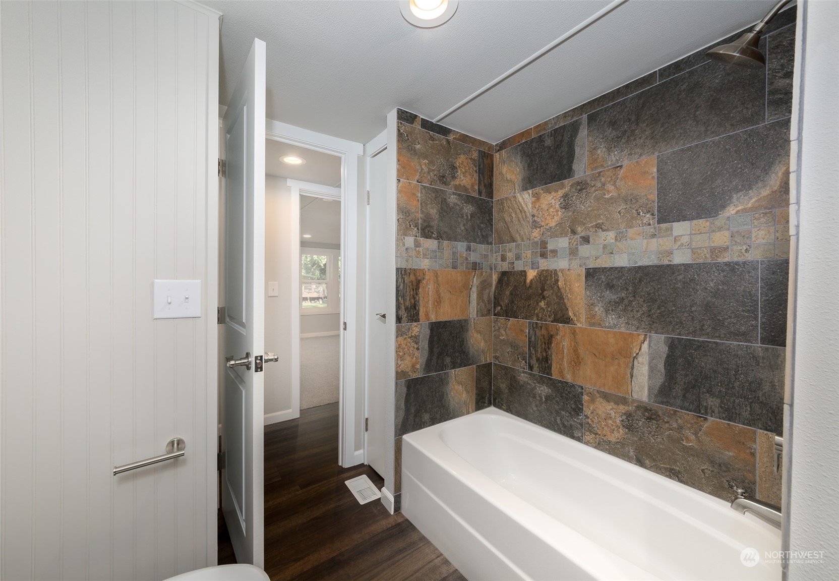 3429 Robe Menzel Road Granite Falls, WA 98252 - Photo 18 of 40 a bathroom with a bathtub and a shower