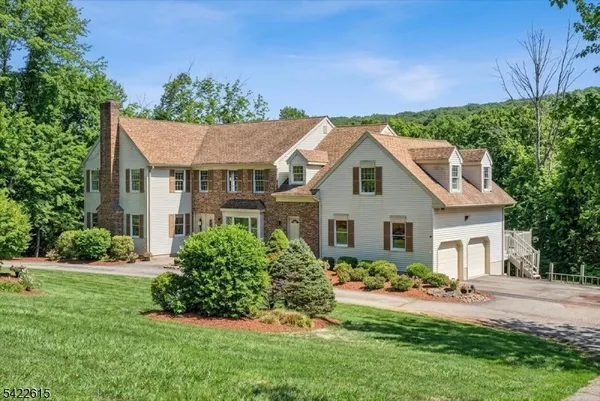 $929,900 | 13 Bridge Hollow Road, Califon, NJ 07830