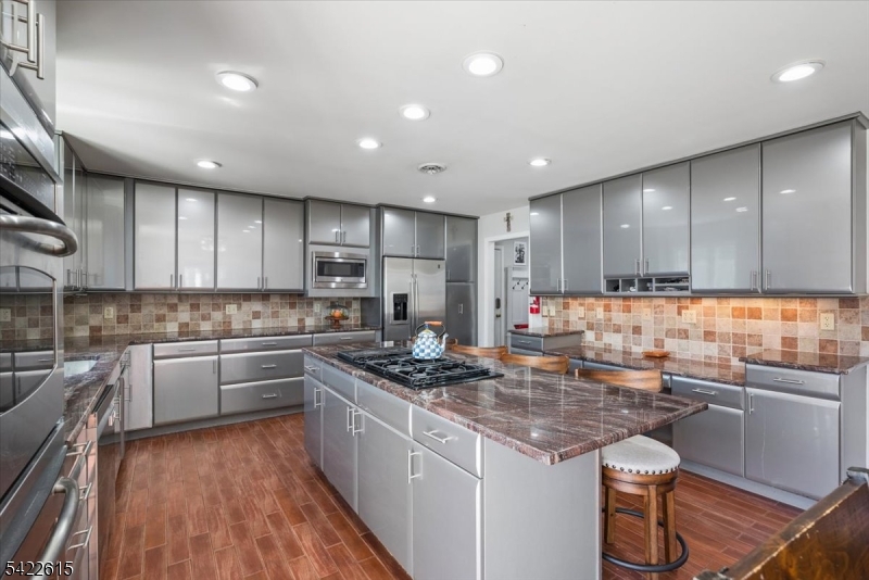 13 Bridge Hollow Road Califon, NJ 07830 - Photo 10 of 47