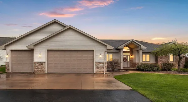 $520,000 | W4847 Cliff View Drive, Sherwood, WI 54169