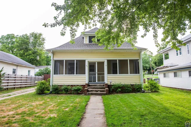 $225,000 | 613 Poplar Street, Wamego, KS 66547