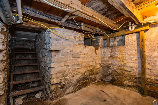 $225,000 | 613 Poplar Street, Wamego, KS 66547