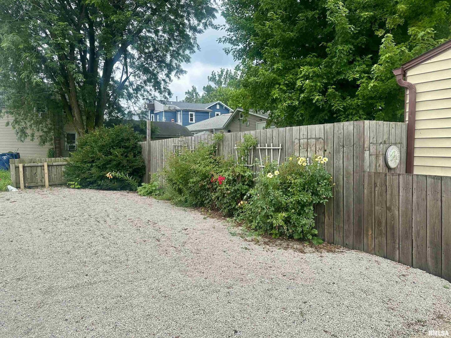 1723 Pershing Boulevard Clinton, IA 52732 - Photo 13 of 47