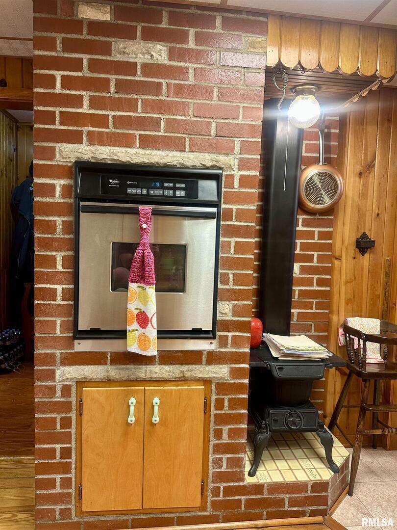 1723 Pershing Boulevard Clinton, IA 52732 - Photo 19 of 47