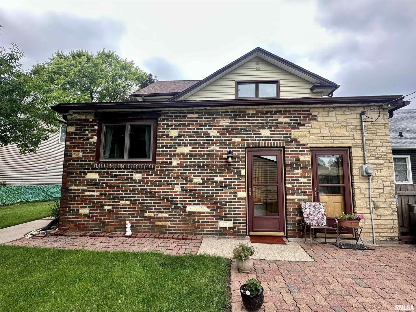 1723 Pershing Boulevard Clinton, IA 52732 - Photo 6 of 47