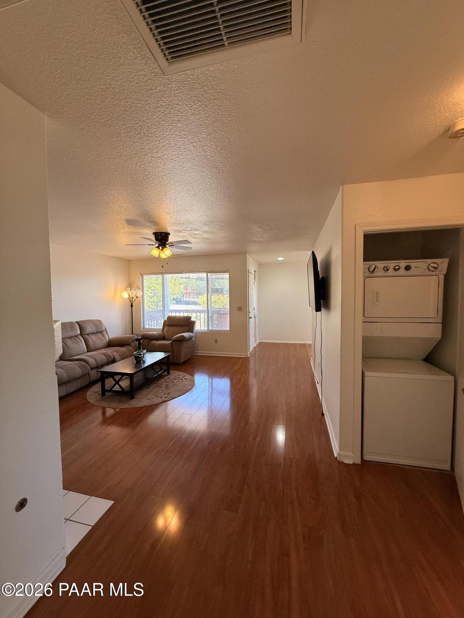 3059 Smokey Road, Unit 21E Prescott, AZ 86301 - Photo 13 of 37 Living room