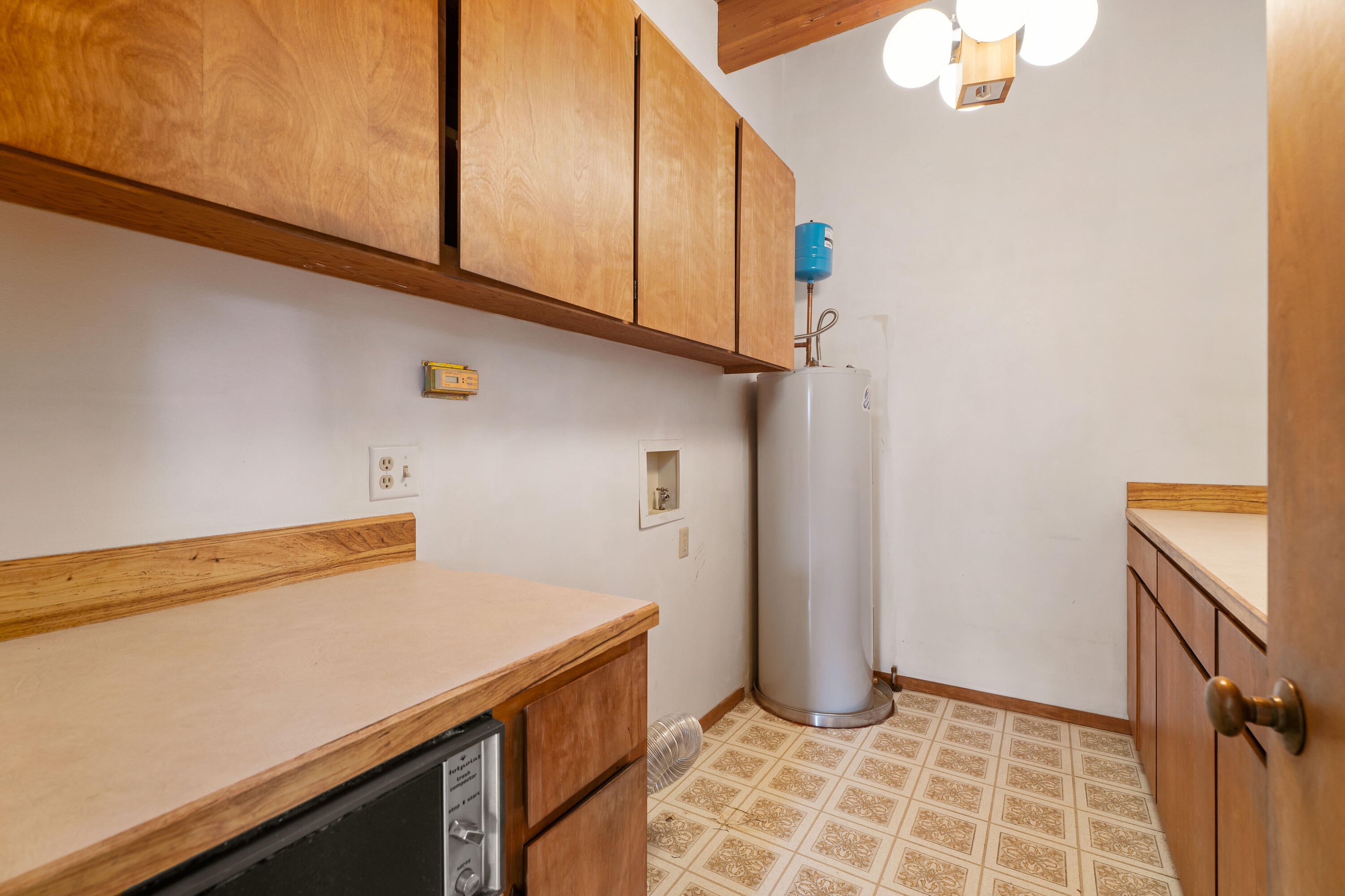 1670 Northwest Putnam Road Bend, OR 97703 - Photo 16 of 40 25-Pantry