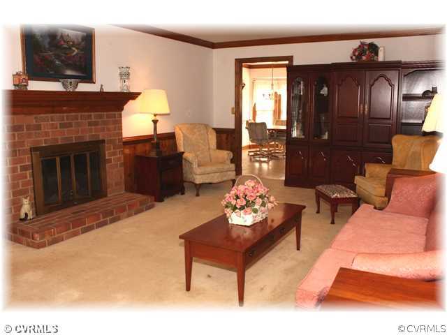 2801 Park Ridge Road Midlothian, VA 23113 - Photo 4 of 12 Den/Family/Great Room - Large Family Room with Fir