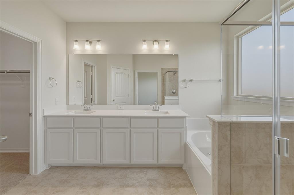 1217 Colca Drive Springtown, TX 76082 - Photo 17 of 25 Bathroom