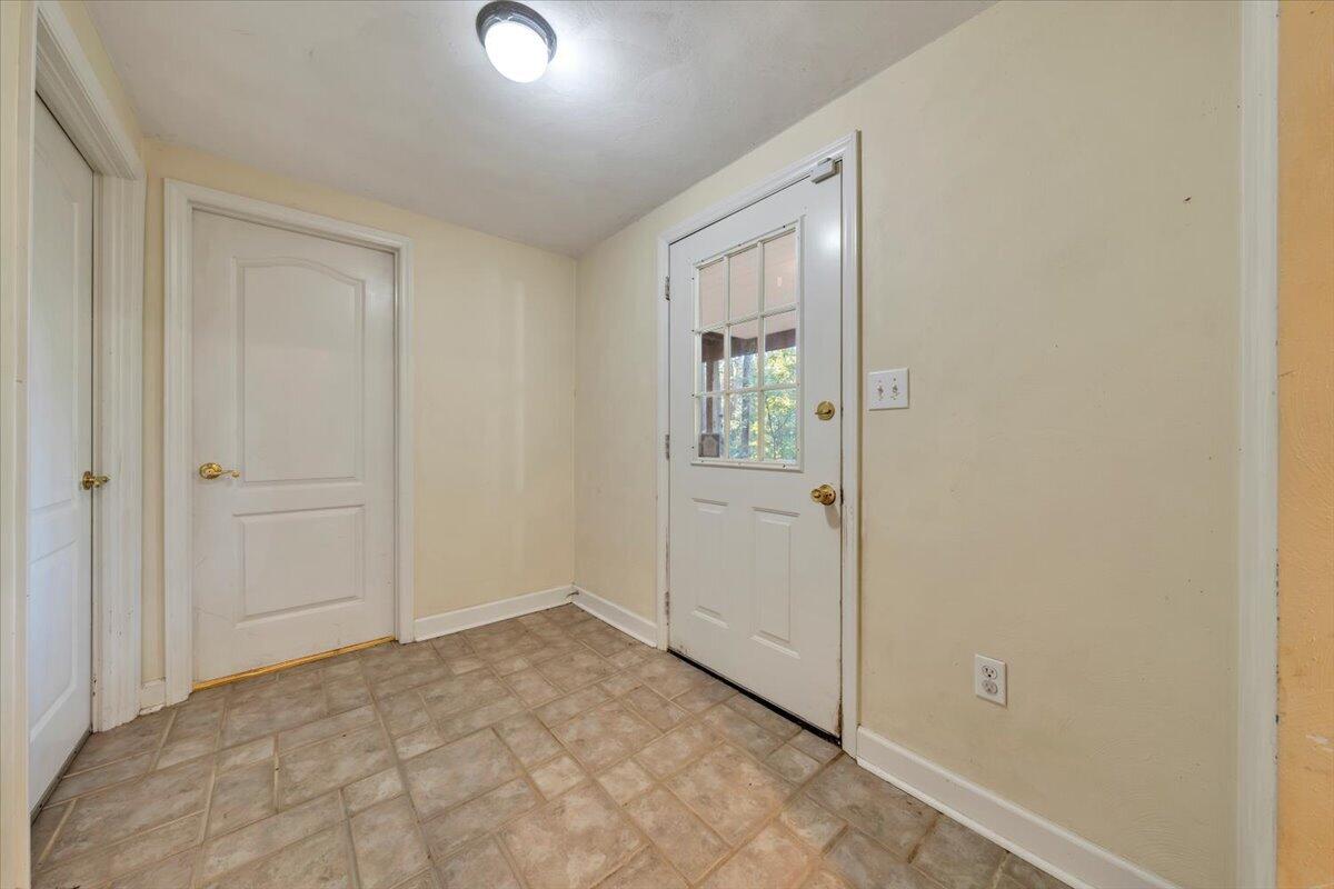5539 Highfields Road Roanoke, VA 24018 - Photo 41 of 54 41-MIB08748
