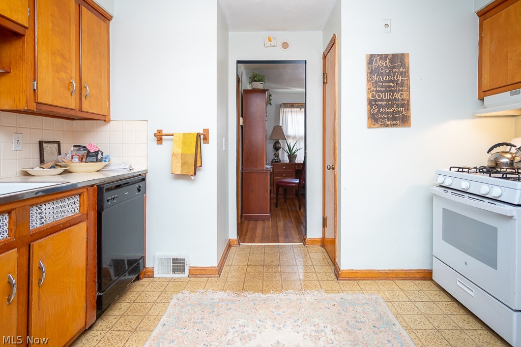7445 Pearl Road Cleveland, OH 44130 - Photo 13 of 35