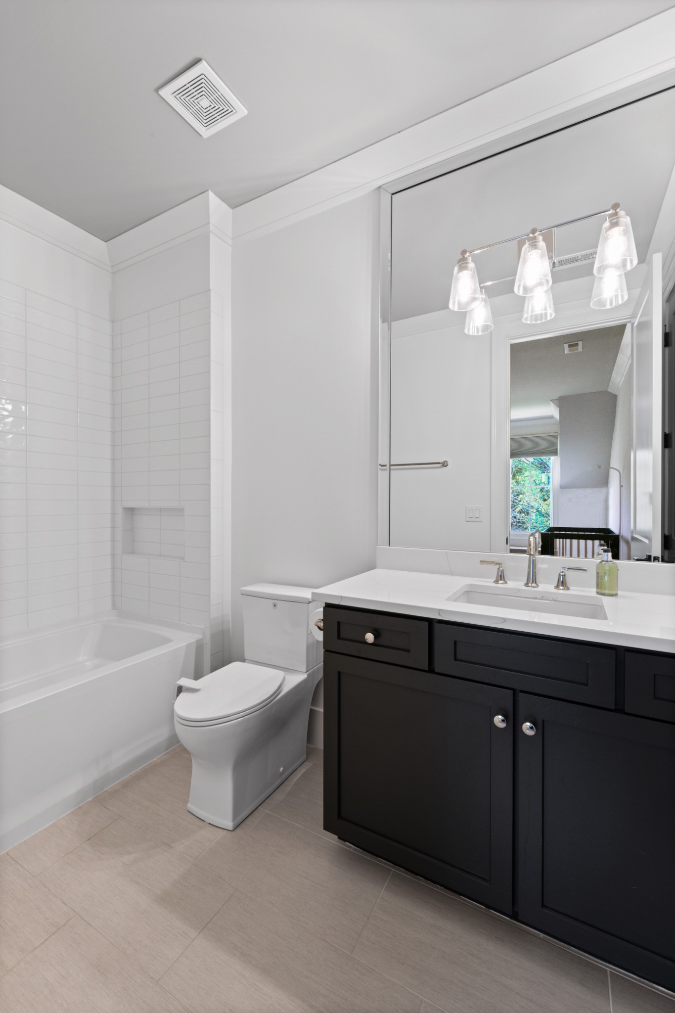 2847 Sugar Tree Road Nashville, TN 37215 - Photo 35 of 52 a bathroom with a bathtub a sink and a mirror