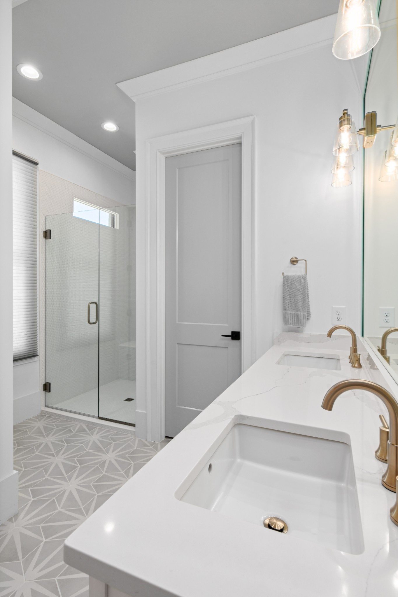 2847 Sugar Tree Road Nashville, TN 37215 - Photo 44 of 52 a bathroom with a bathtub and shower