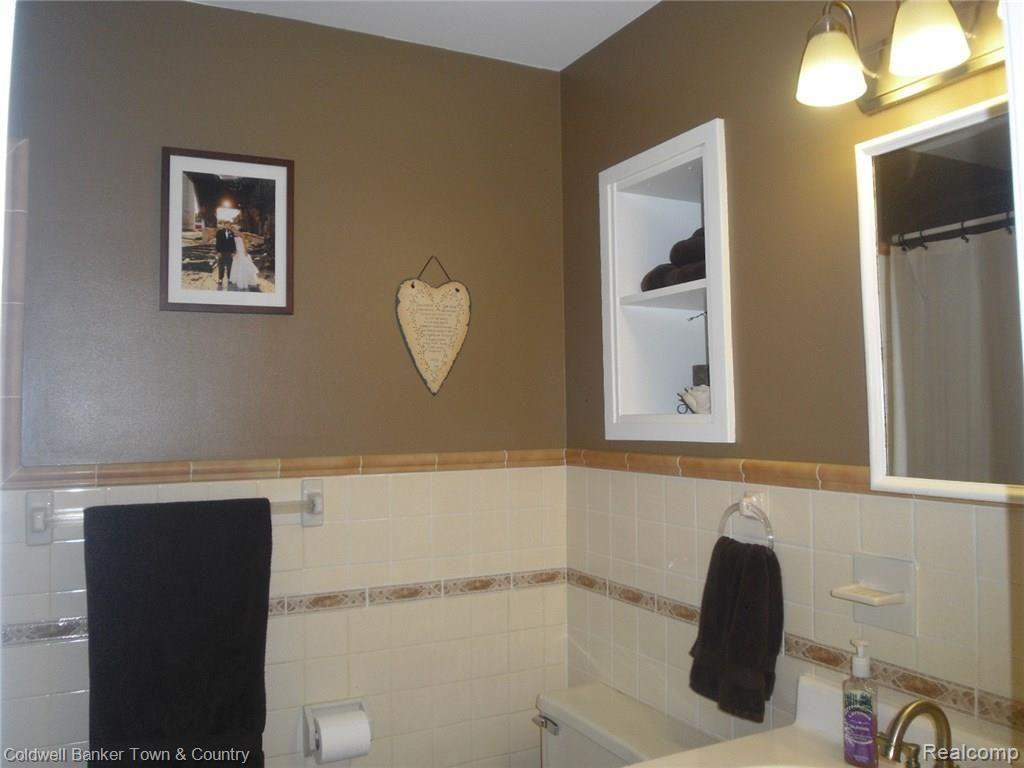 215 Prospect Street Howell, MI 48843 - Photo 36 of 54 prospectbath.JPG