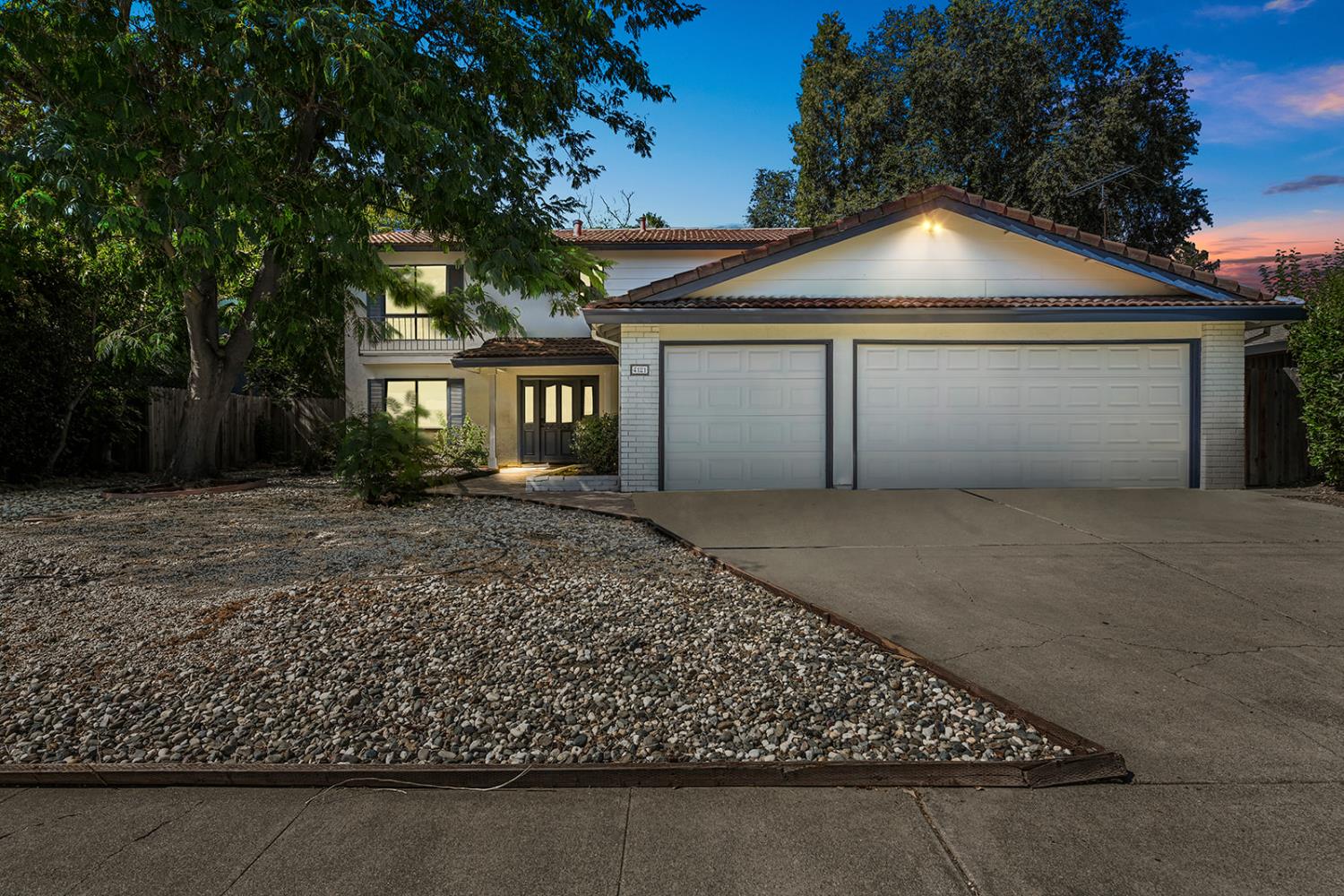4121 Vista Way Davis, CA 95618 - Photo 2 of 32 front view of a house with a yard