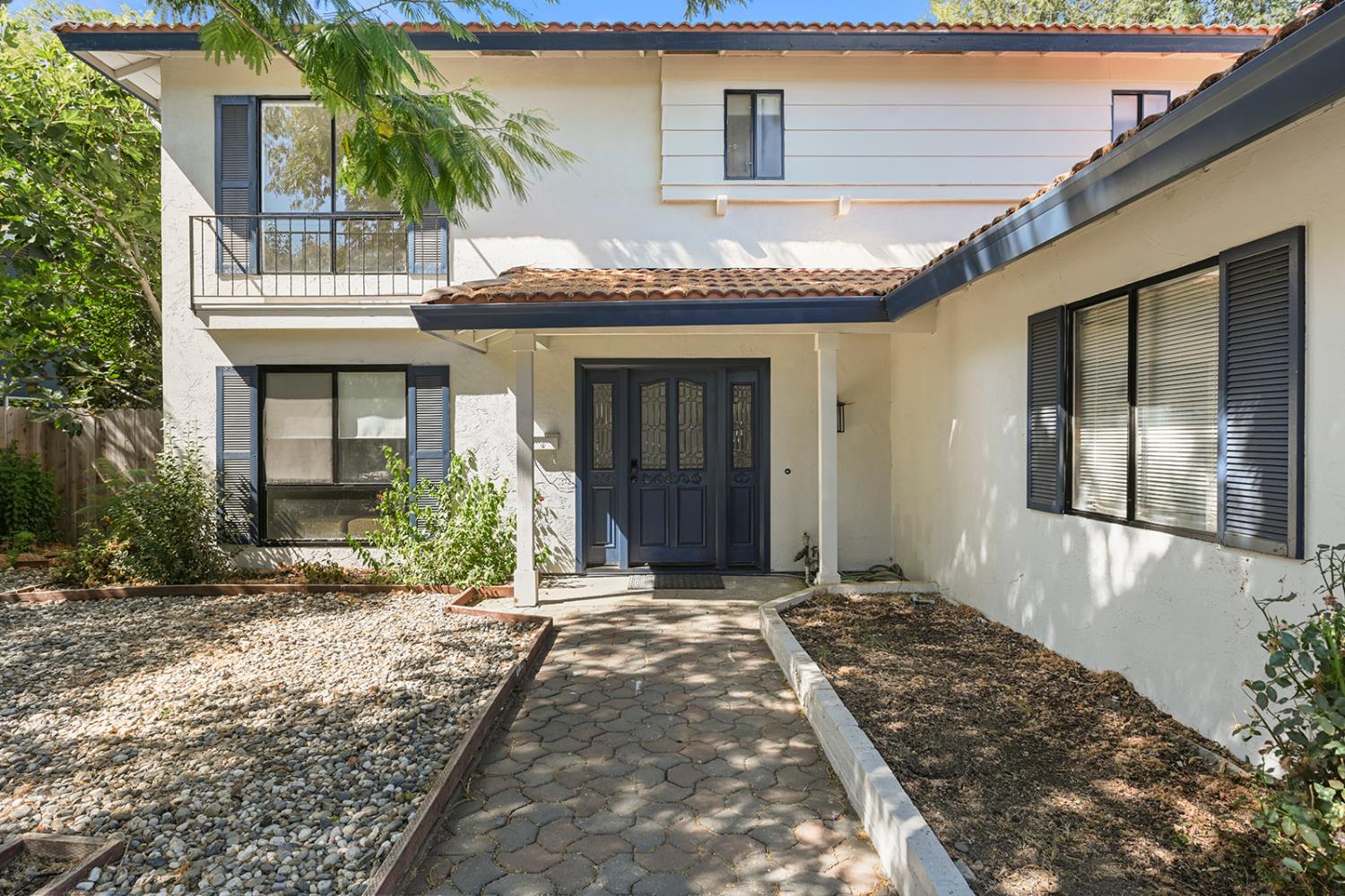 4121 Vista Way Davis, CA 95618 - Photo 31 of 32 a front view of a house with a yard