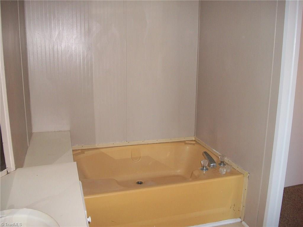 184 Martinwood Road Eden, NC 27288 - Photo 3 of 7 Gallery Image 3