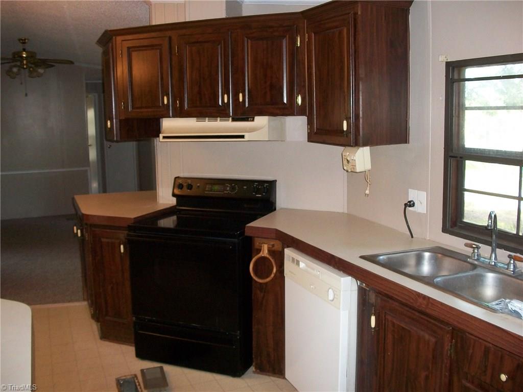 184 Martinwood Road Eden, NC 27288 - Photo 4 of 7 Gallery Image 4