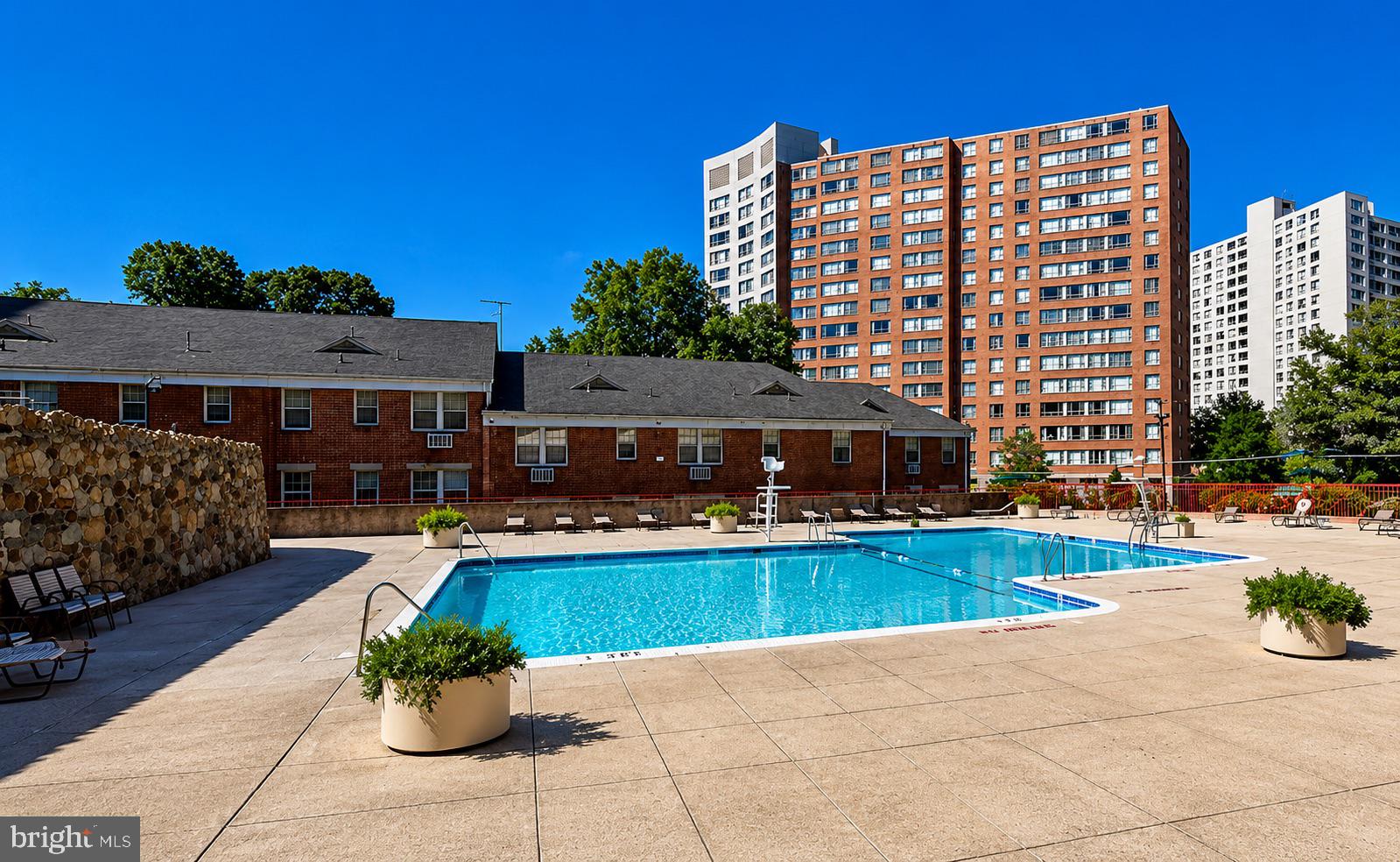 1220 Blair Mill Road, Unit 905 Silver Spring, MD 20910 - Photo 28 of 30 Outdoor Pool