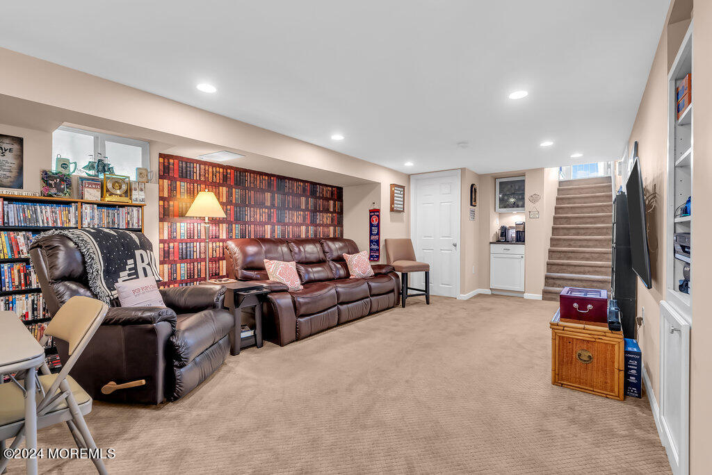323 Livingston Road Linden, NJ 07036 - Photo 25 of 30 039_mjb03876_43