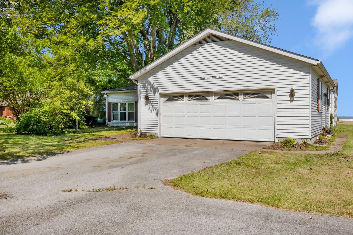 2637 East Sand Road Port Clinton, OH 43452 - Photo 5 of 62 Gallery Image 5