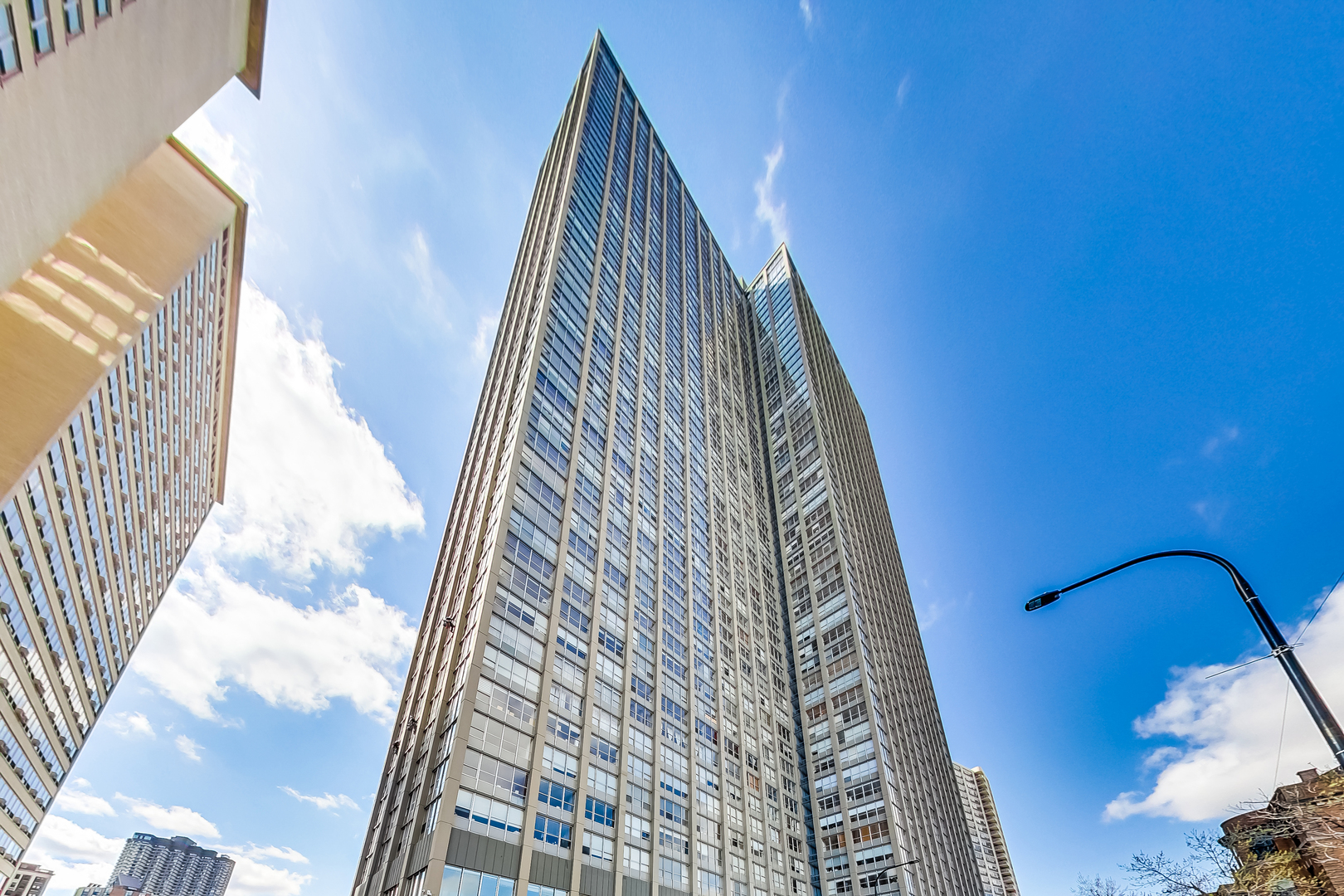 655 West Irving Park Road, Unit 4001 Chicago, IL 60613 - Photo 1 of 35