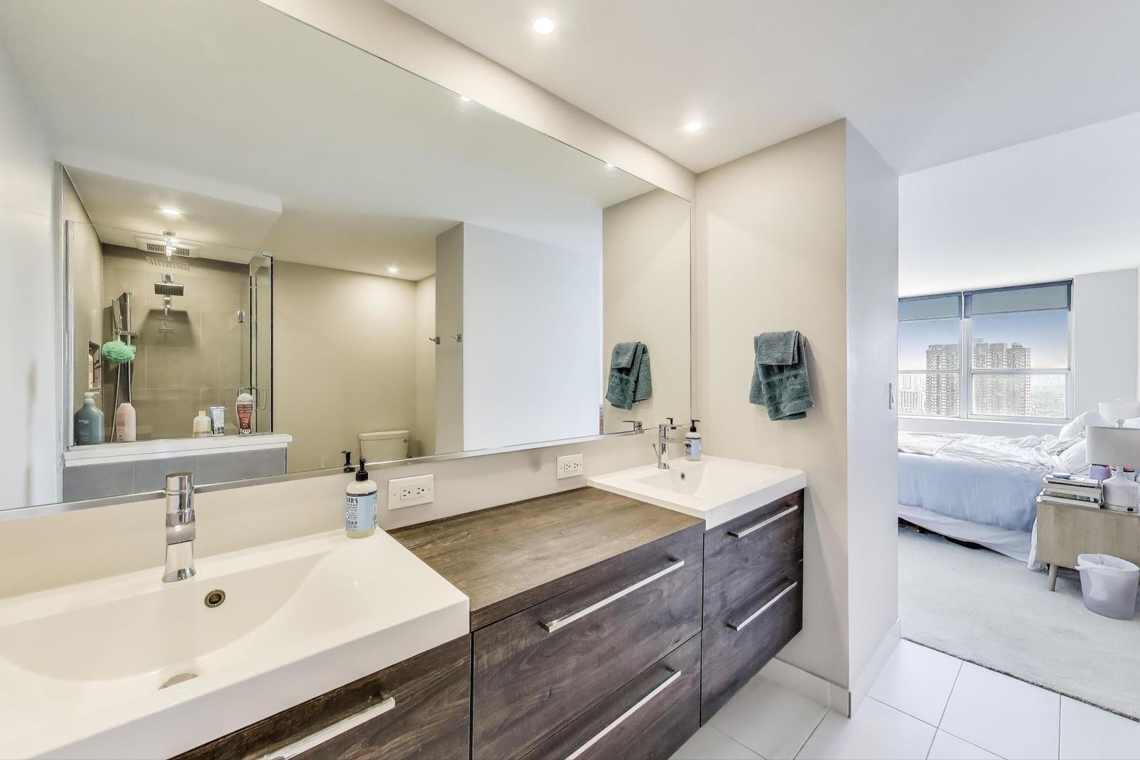 655 West Irving Park Road, Unit 4001 Chicago, IL 60613 - Photo 12 of 35